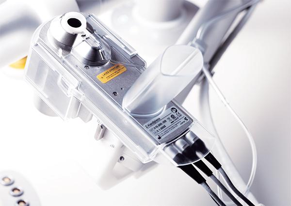 Figure 2. Patient interface and handpiece. To see the system in action, watch the video at Eyetube.net/?v=olegi.